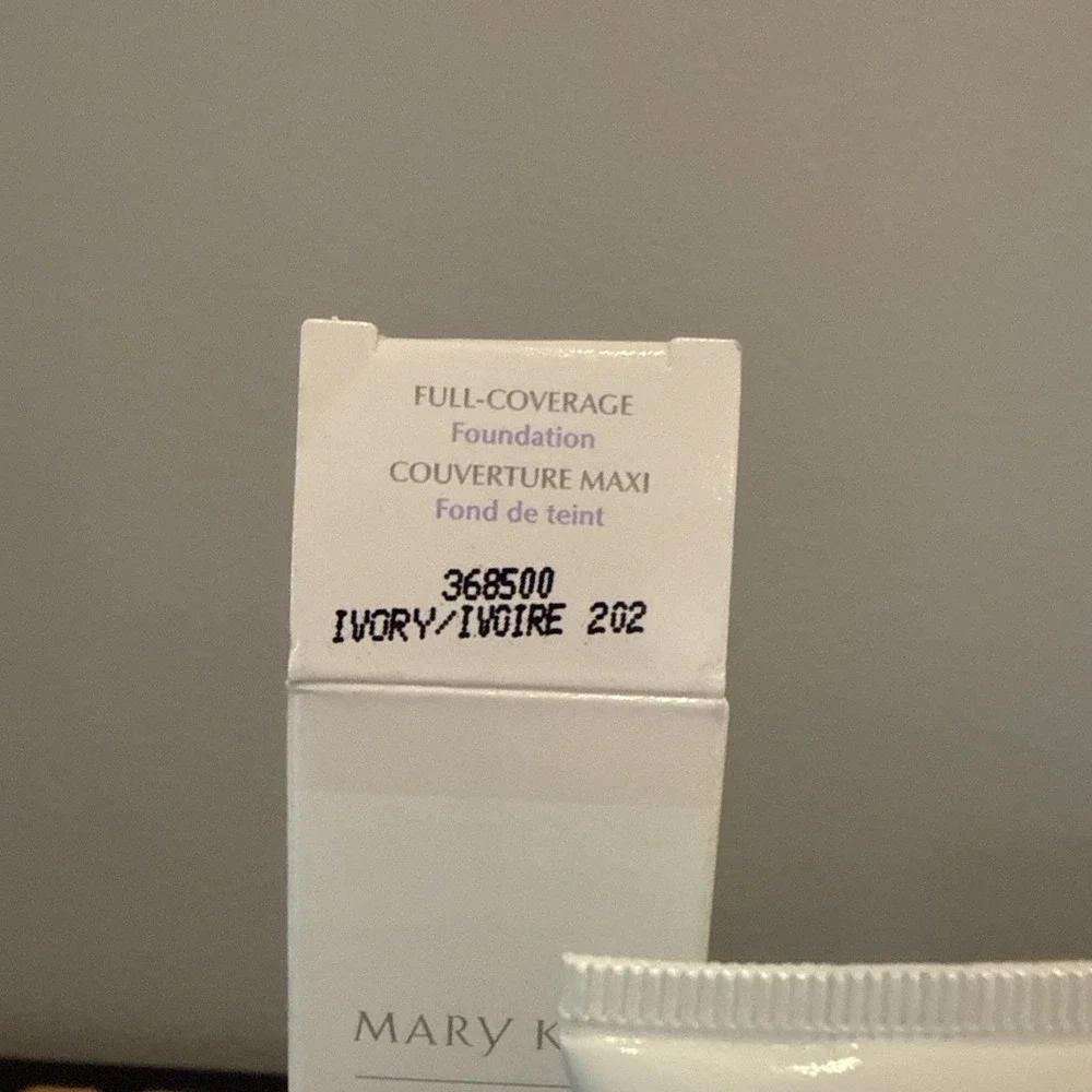 Mary Kay Full Coverage Foundation IVORY 202 - Gray‎ Cap # 368500 Normal To Dry